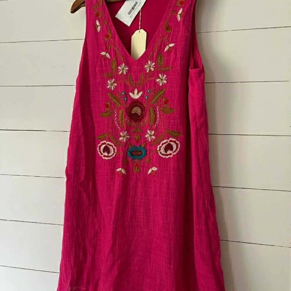 Embroidered Pink Sleeveless Dress - Picture 8 of 8